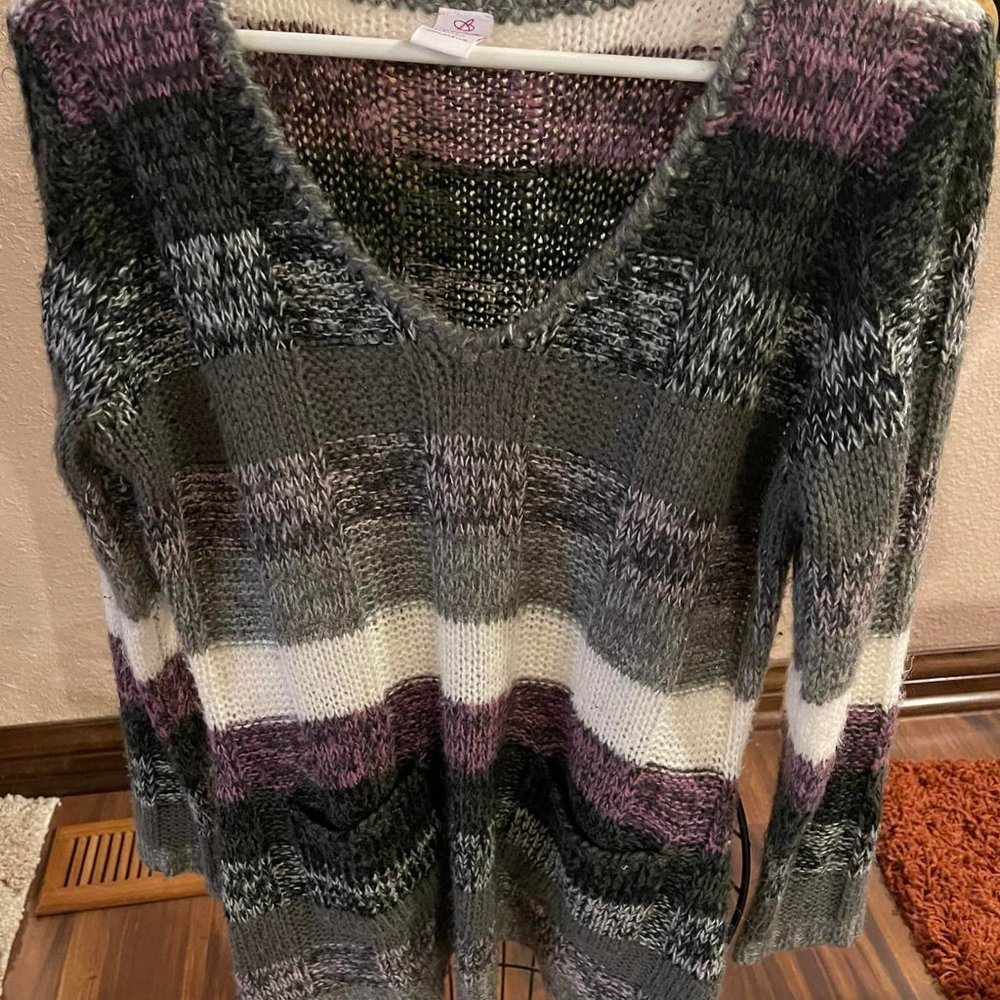 WOMEN'S SWEATER BOBBIE BROOKS sz. L .  used